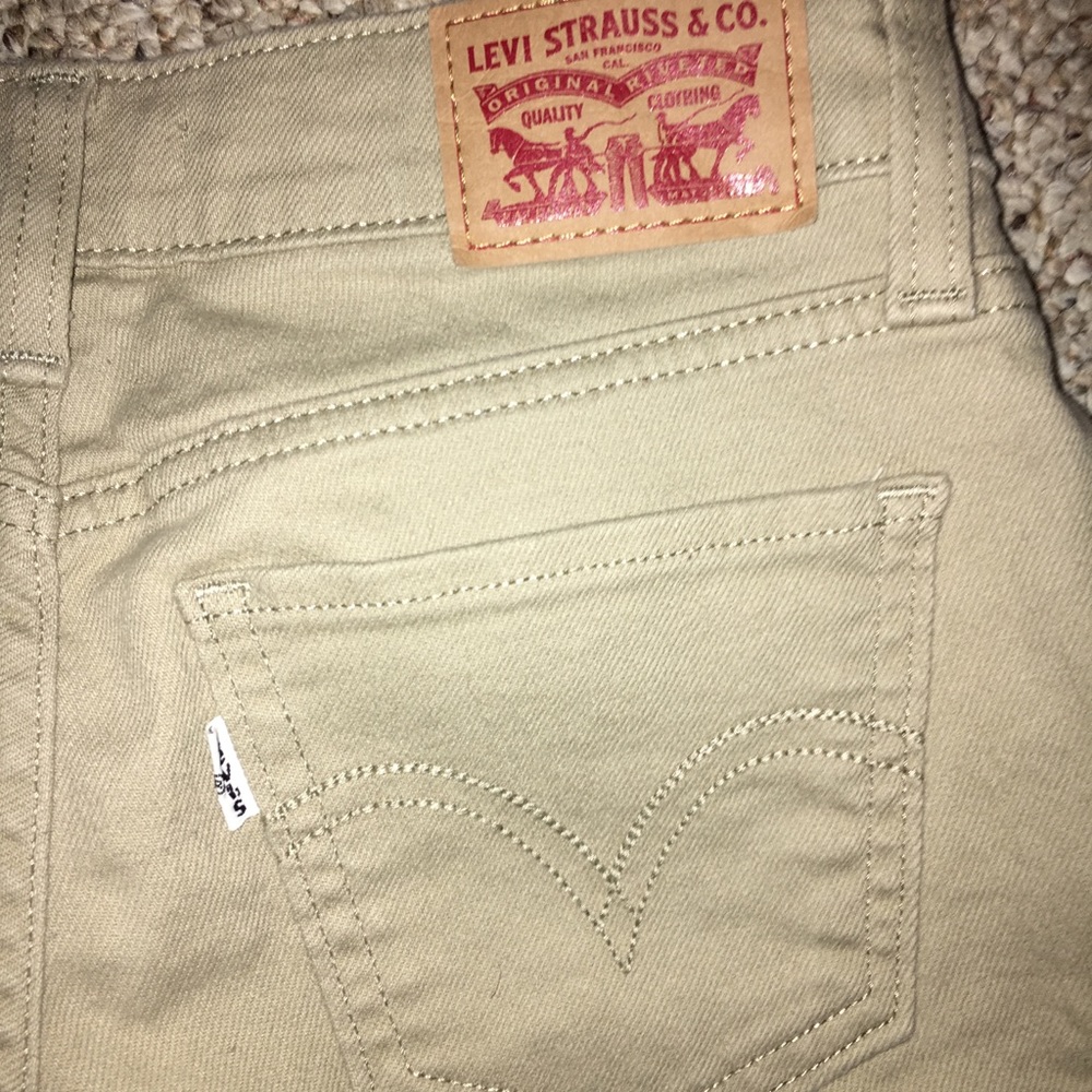 Khaki Levi’s